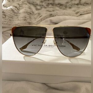 Victoria Beckham NWT Aviator Sunglasses